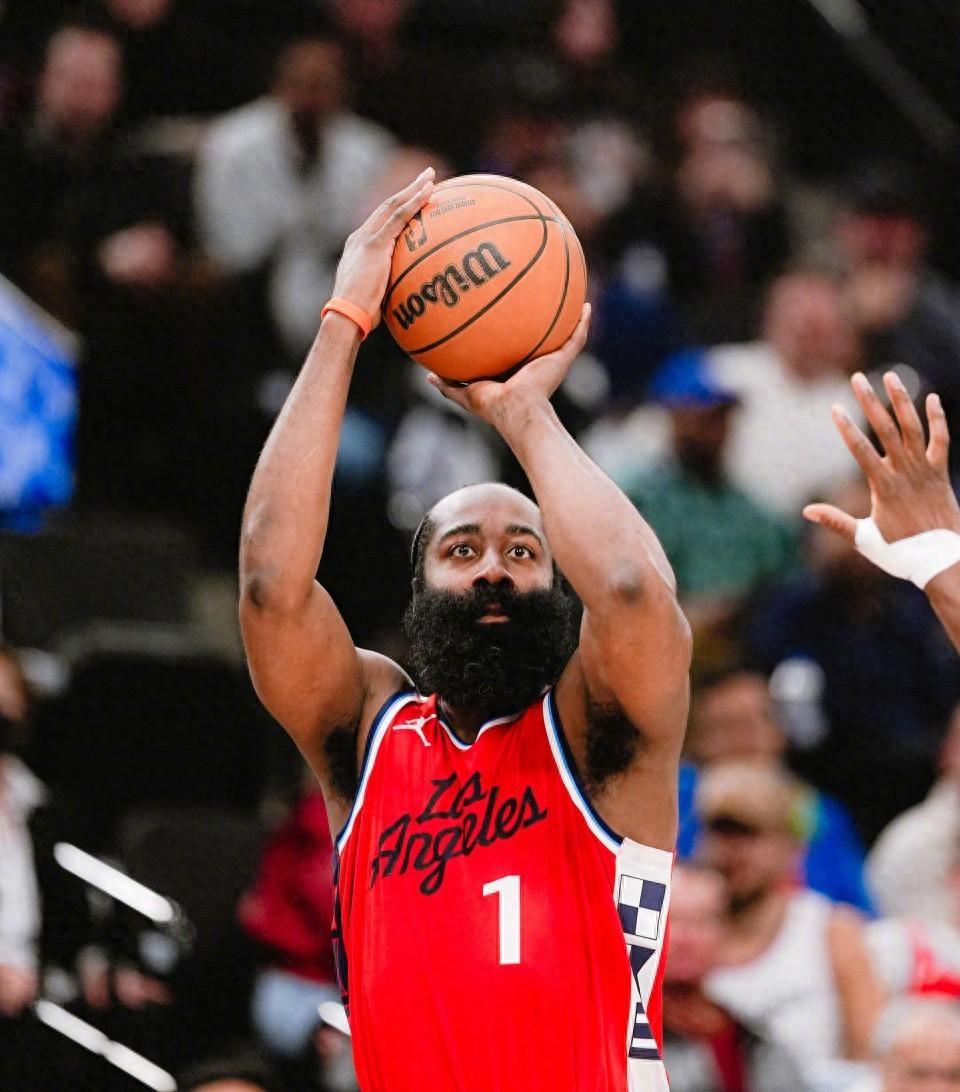 包含哈登回归赛场，挺进下一轮首场状态亮眼，尤文图斯观众沸腾！的词条